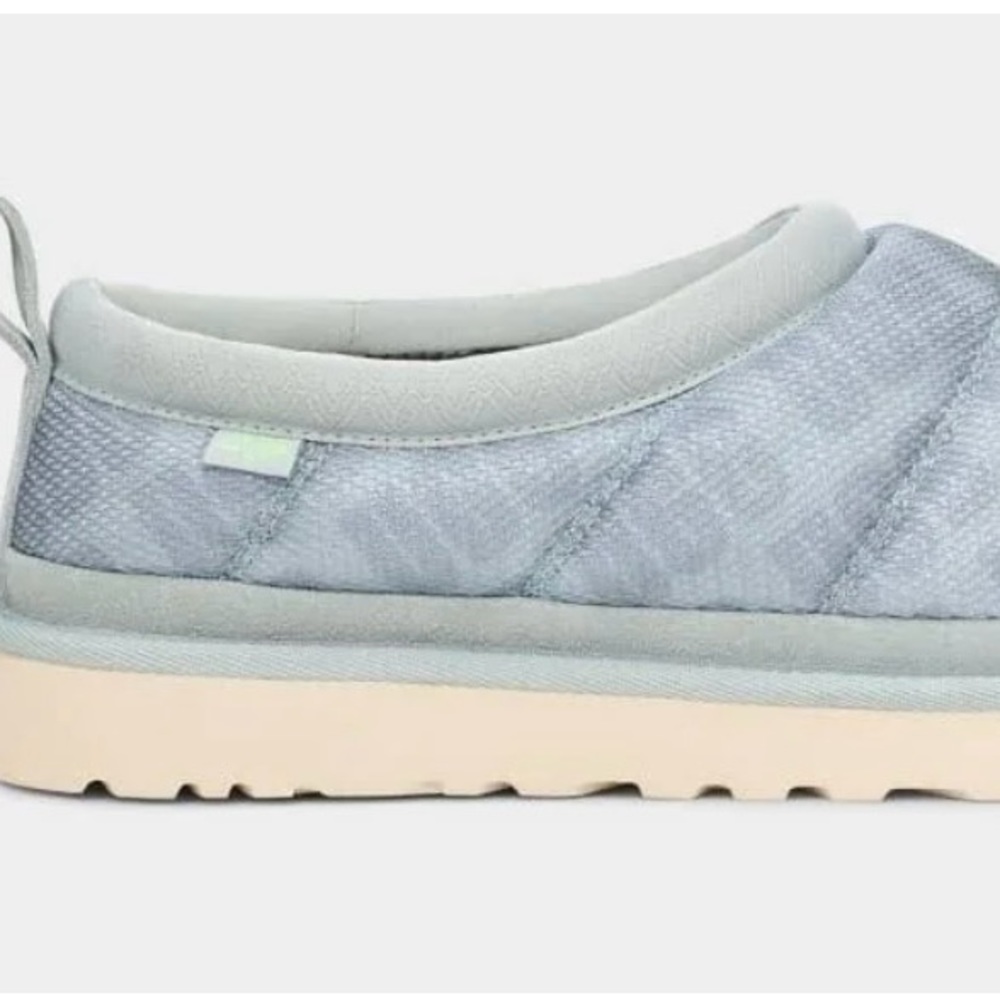 Woman Ugg 3M Thinsulate slippers